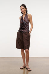 Earth-colored bermuda shorts, knee-length, with front pleats and side pockets