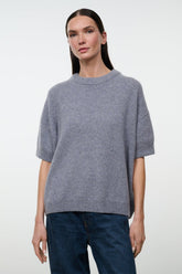 Women's ash cashmere sweater with crew neck, short sleeves and ribbed hem