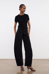 Black barrel jeans with front pockets and cuffed hem, relaxed fit