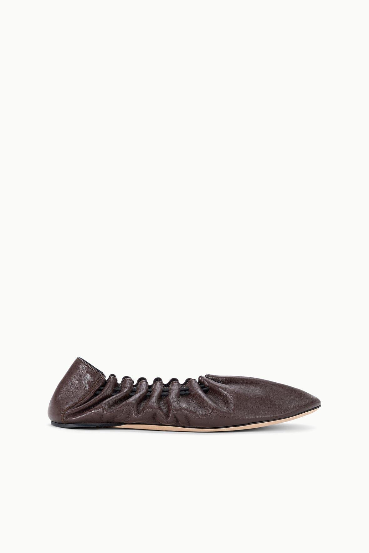 Espresso-brown flat shoe, single side view with gathered upper