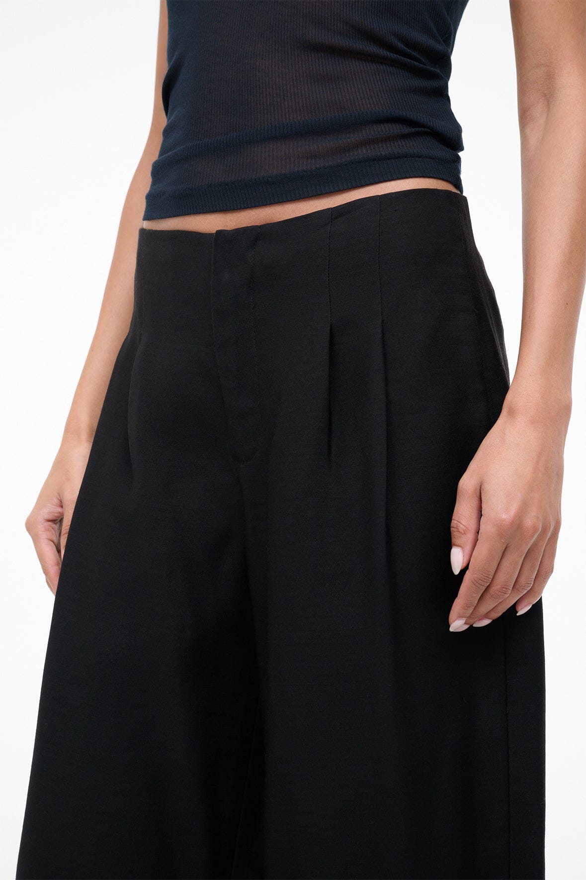 Black high-rise wide-leg trousers with pleated front and side pockets