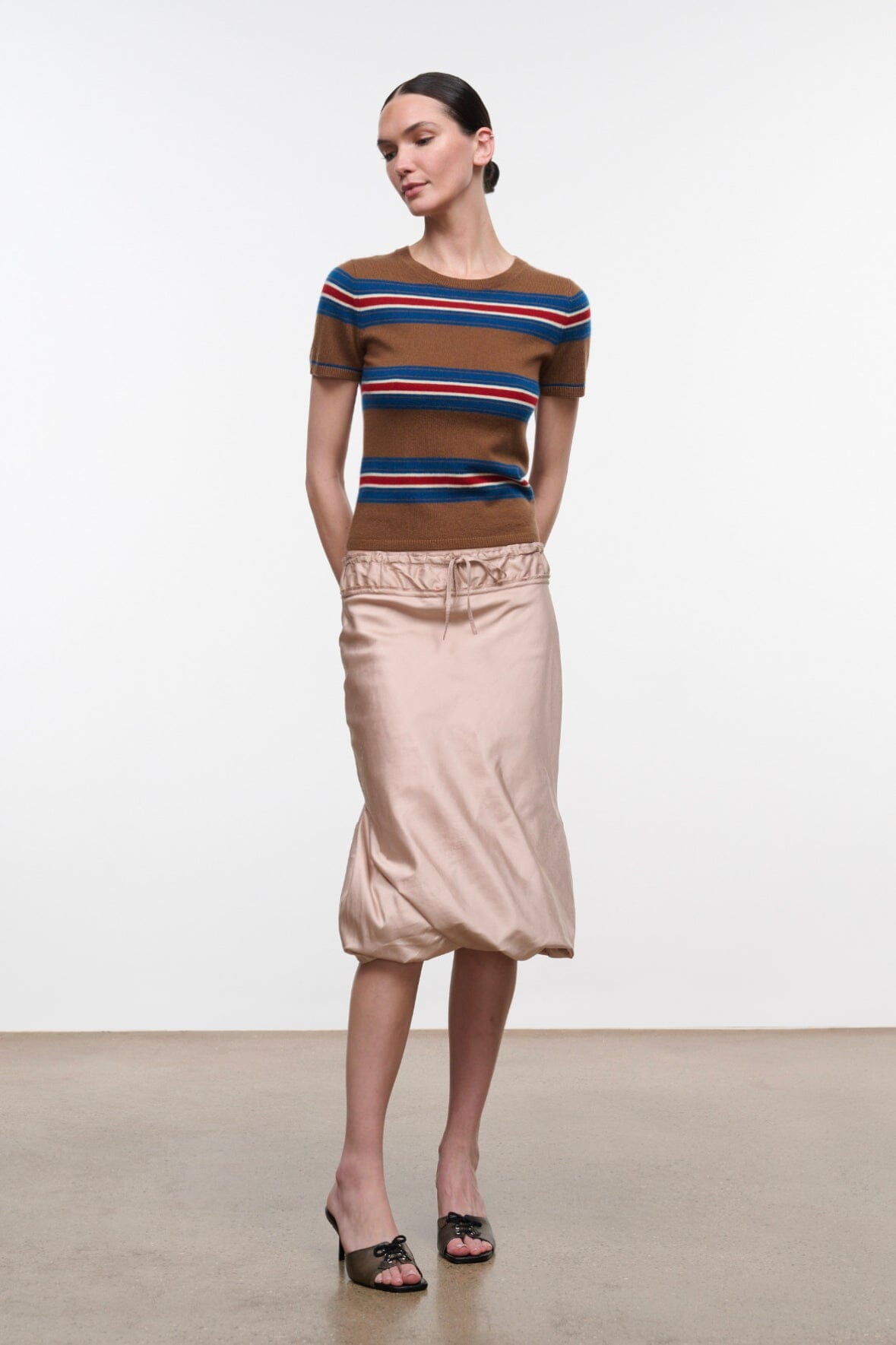 Brown striped cashmere tee with crew neck and short sleeves