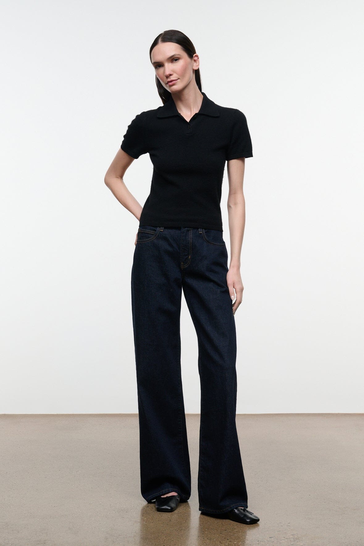 GUS relaxed jeans in dark indigo, wide straight legs, front pockets and belt loops