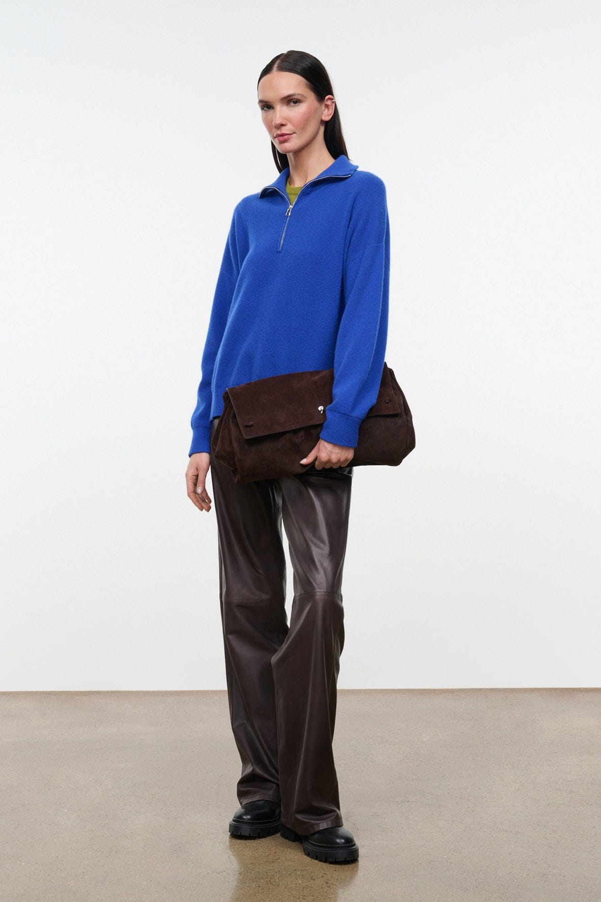 Oversized espresso-brown shoulder bag with top flap and magnetic snap