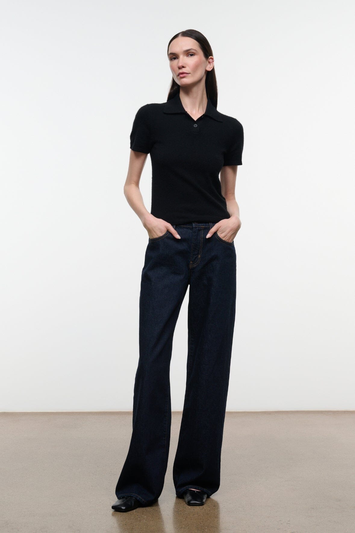 GUS relaxed jeans in dark indigo, relaxed fit with wide leg opening and front pockets