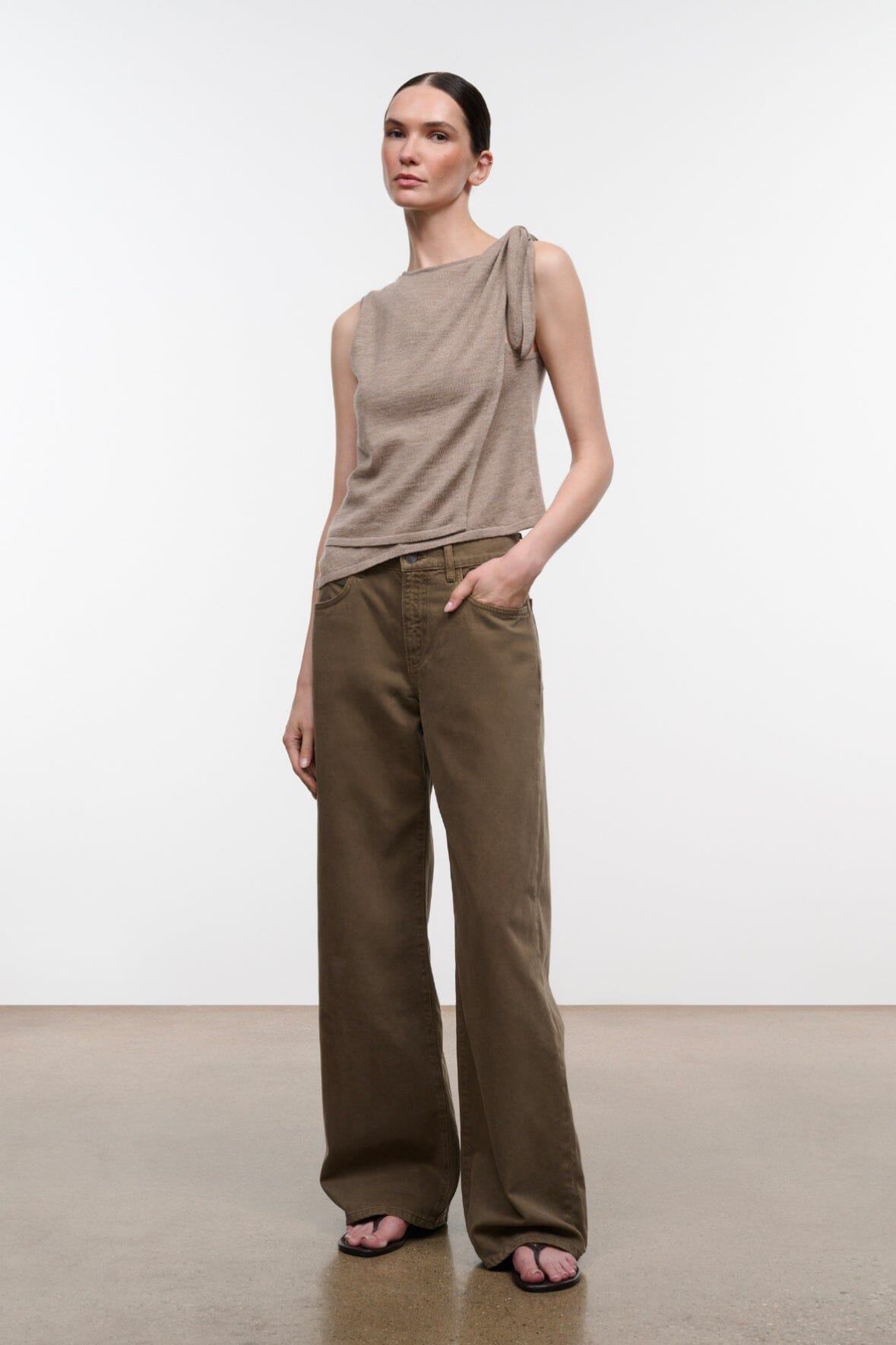 Relaxed jeans, dark olive, wide leg with belt loops and relaxed straight fit