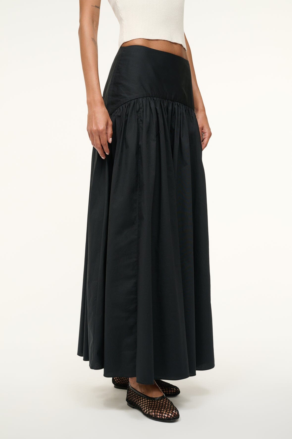 Black midi skirt with elastic waistband and flowing gathered pleats