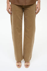 Porcini-brown straight-leg trousers, ankle length, with front seam and belt loops