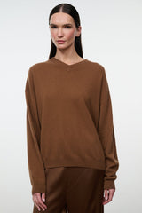 Cashmere sweater in cigar brown with V-neck and long sleeves