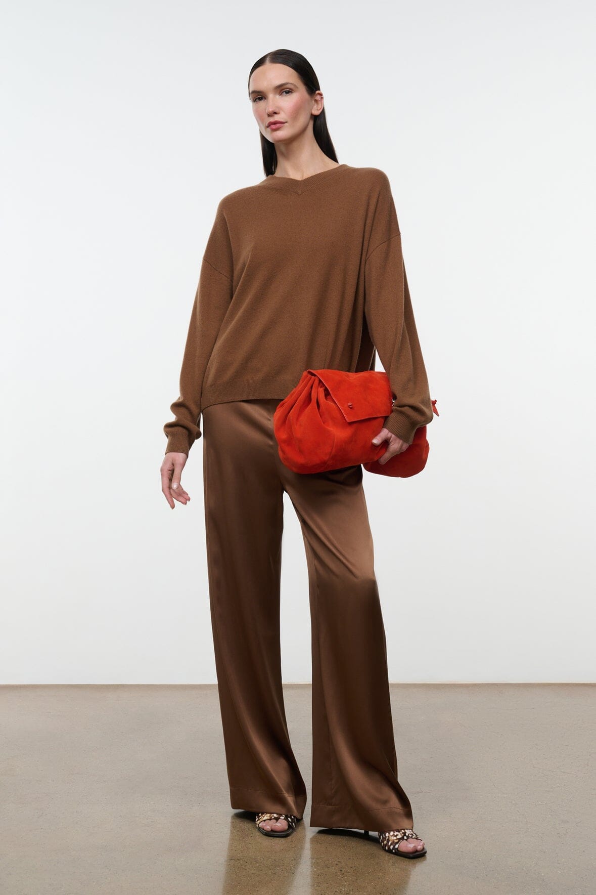 Cashmere sweater in cigar brown with V-neck and loose, draped long sleeves