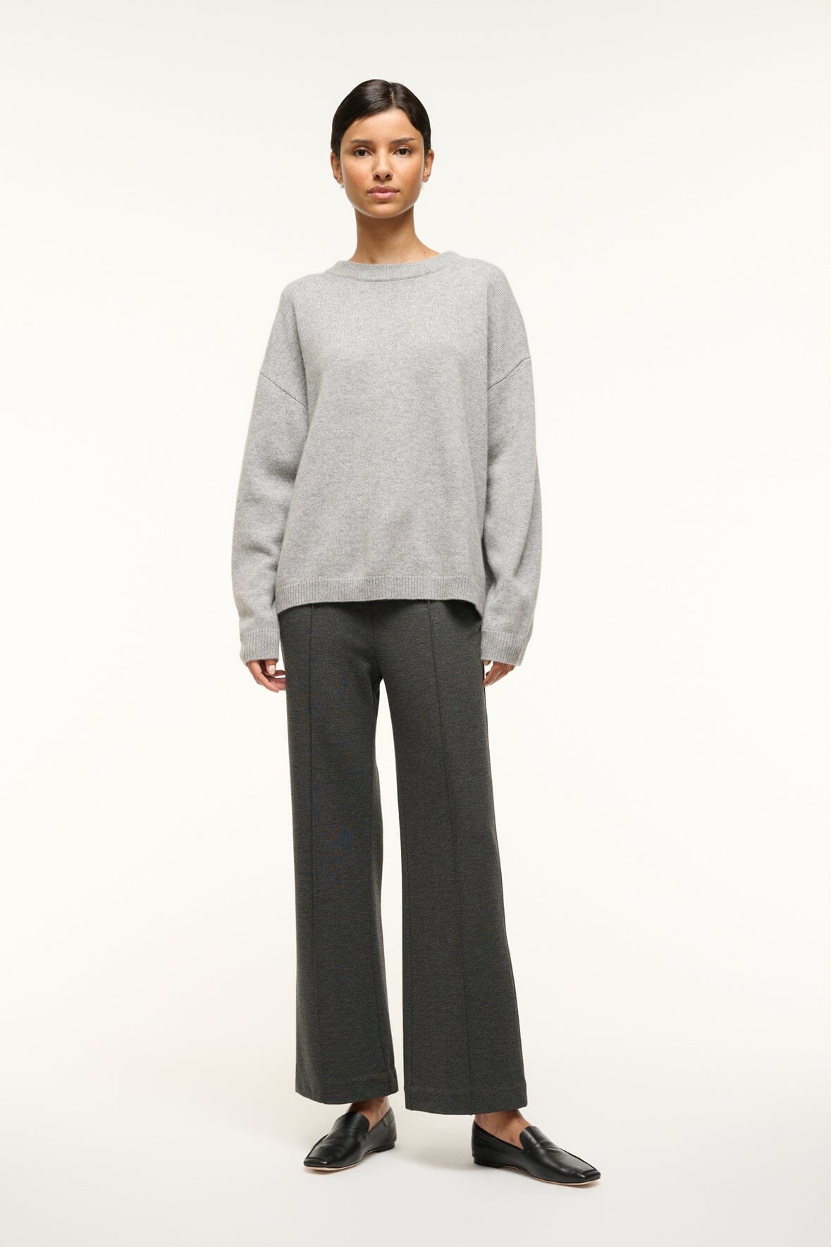 Heather grey cashmere crewneck sweater with long sleeves and ribbed cuffs