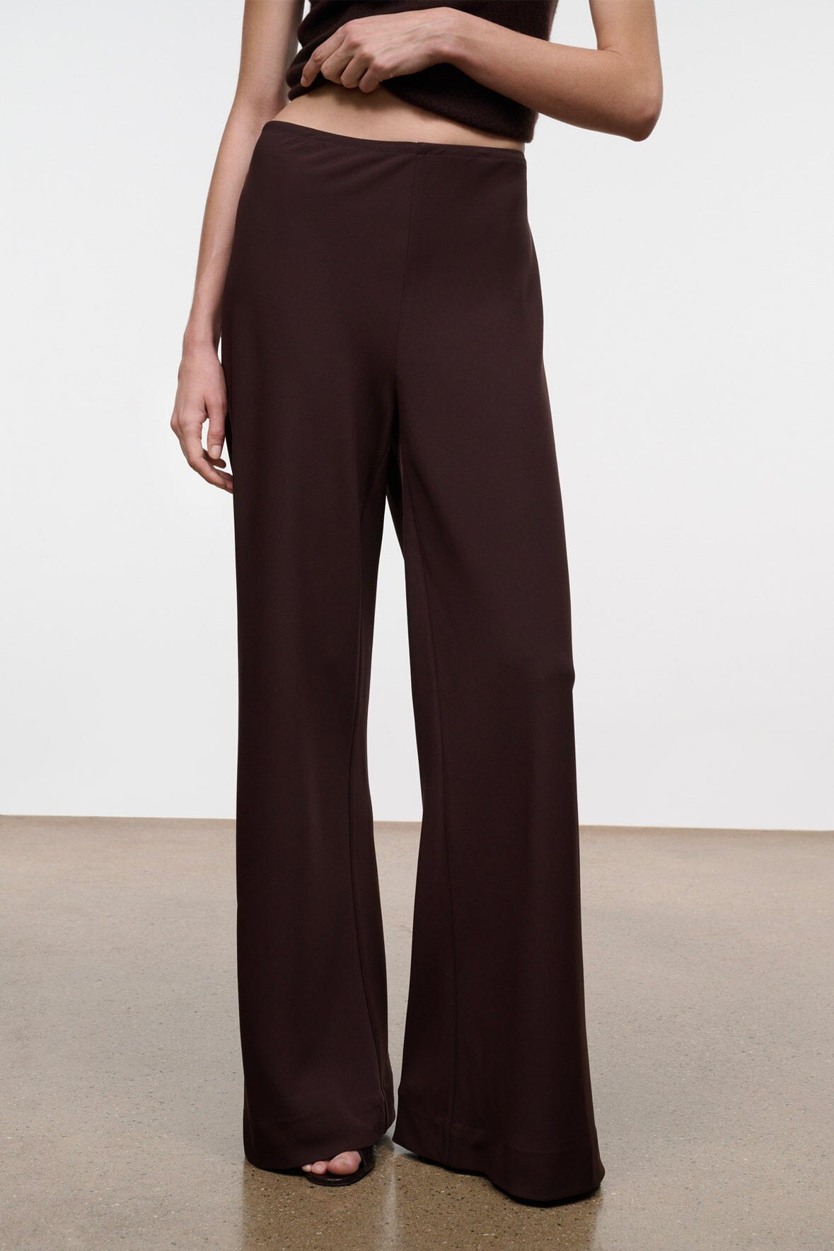 Women's wide-leg pants, dark brown, high-rise waistband and relaxed straight legs
