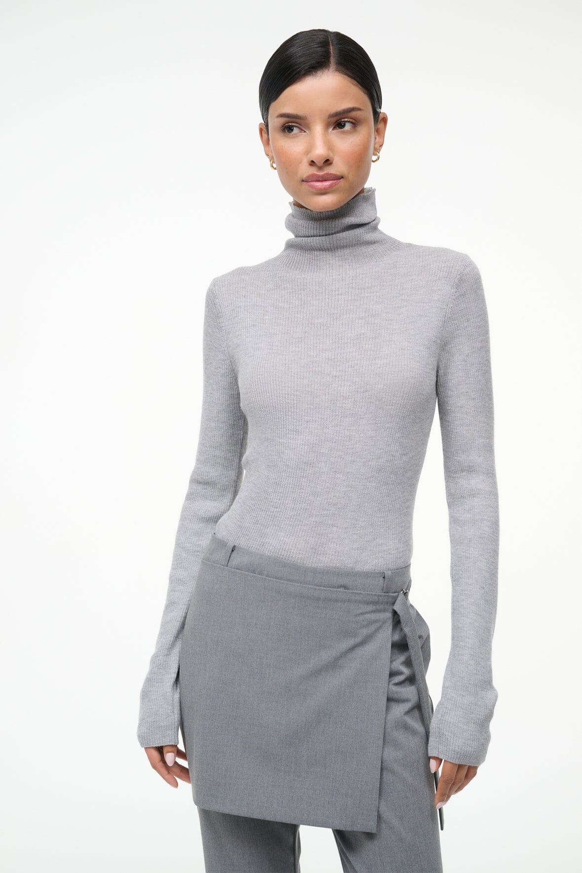 Ash gray cashmere turtleneck sweater, long sleeves, straight hem