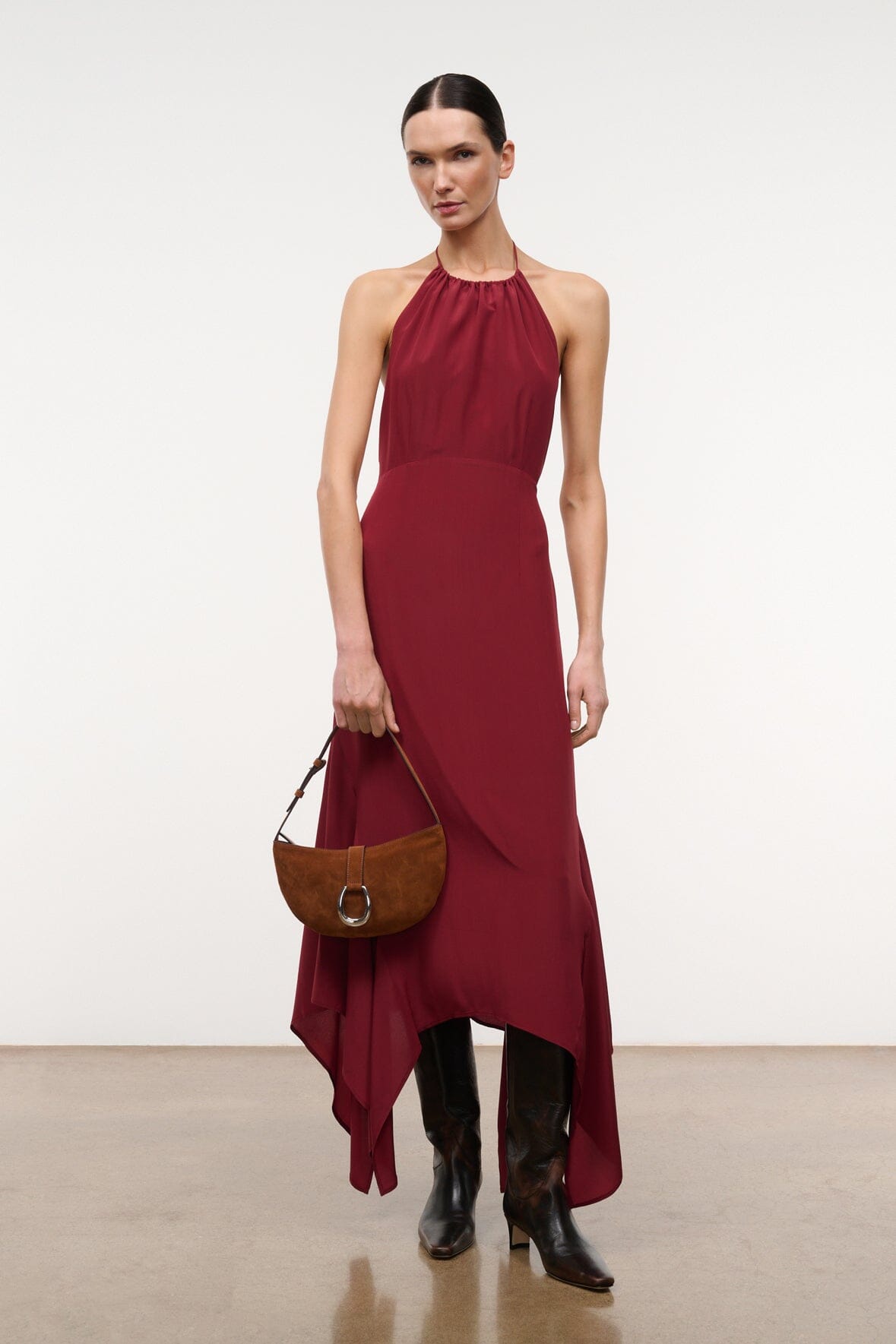 Tabac suede shoulder bag with curved shape and ring clasp