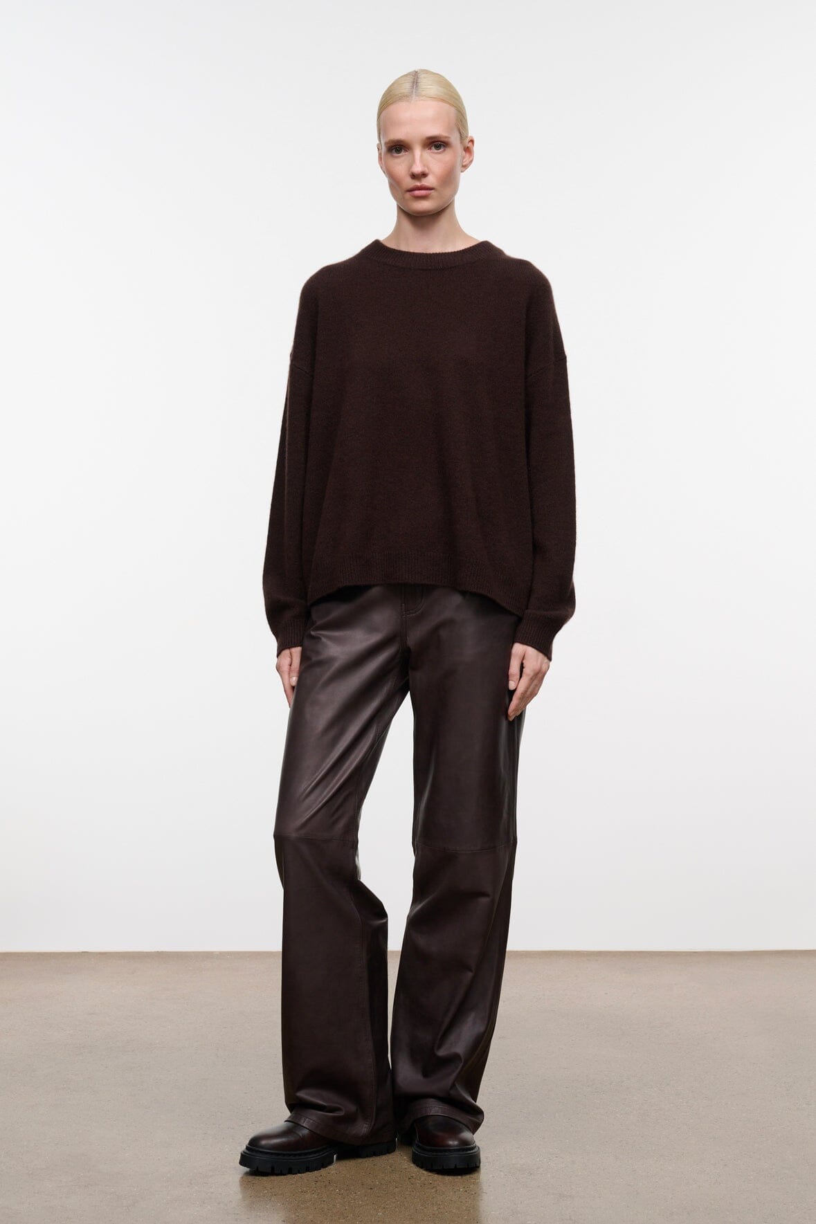 SERRANO CASHMERE RELAXED CREW | DARK CHOCOLATE DARK CHOCOLATE / XS