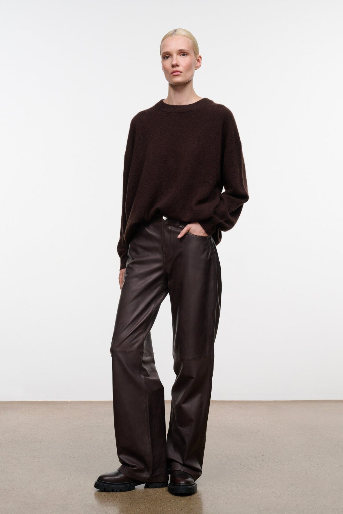 SERRANO CASHMERE RELAXED CREW | DARK CHOCOLATE DARK CHOCOLATE / XS