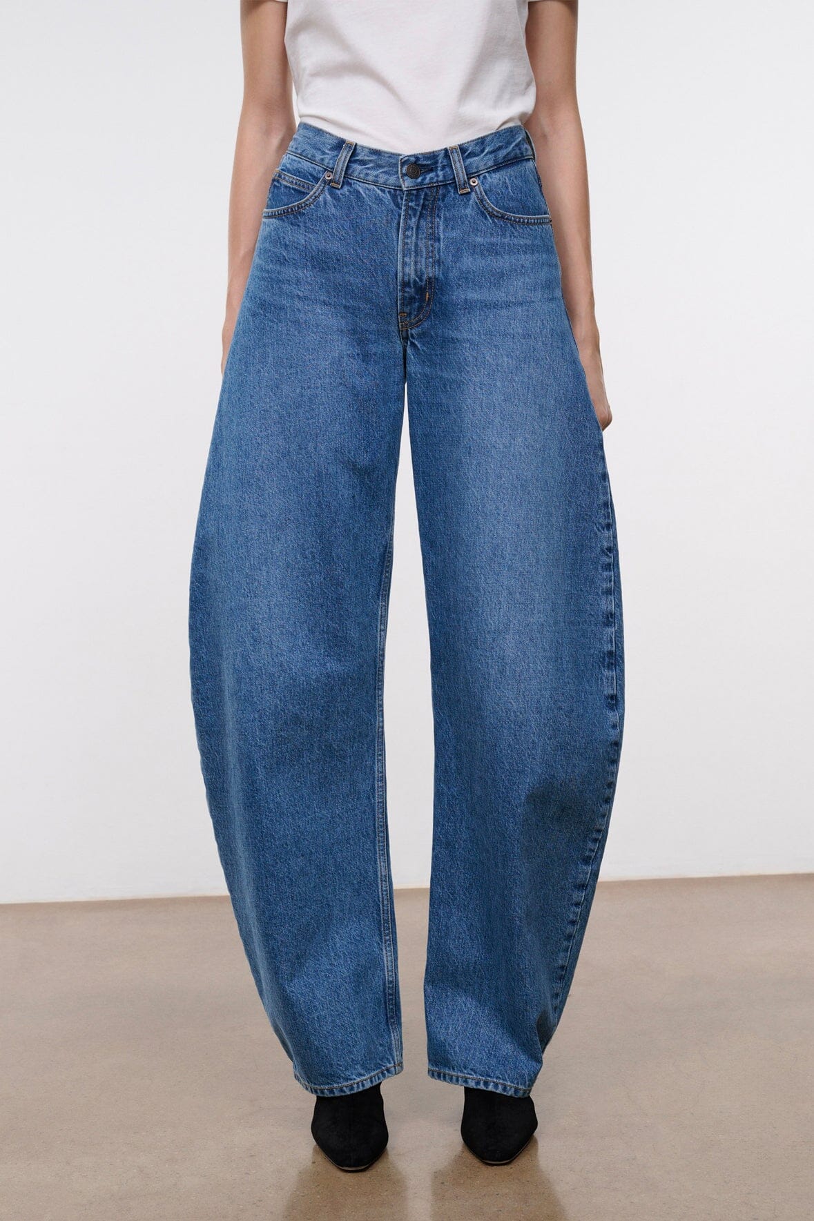 Blue vintage-wash barrel jeans with wide legs