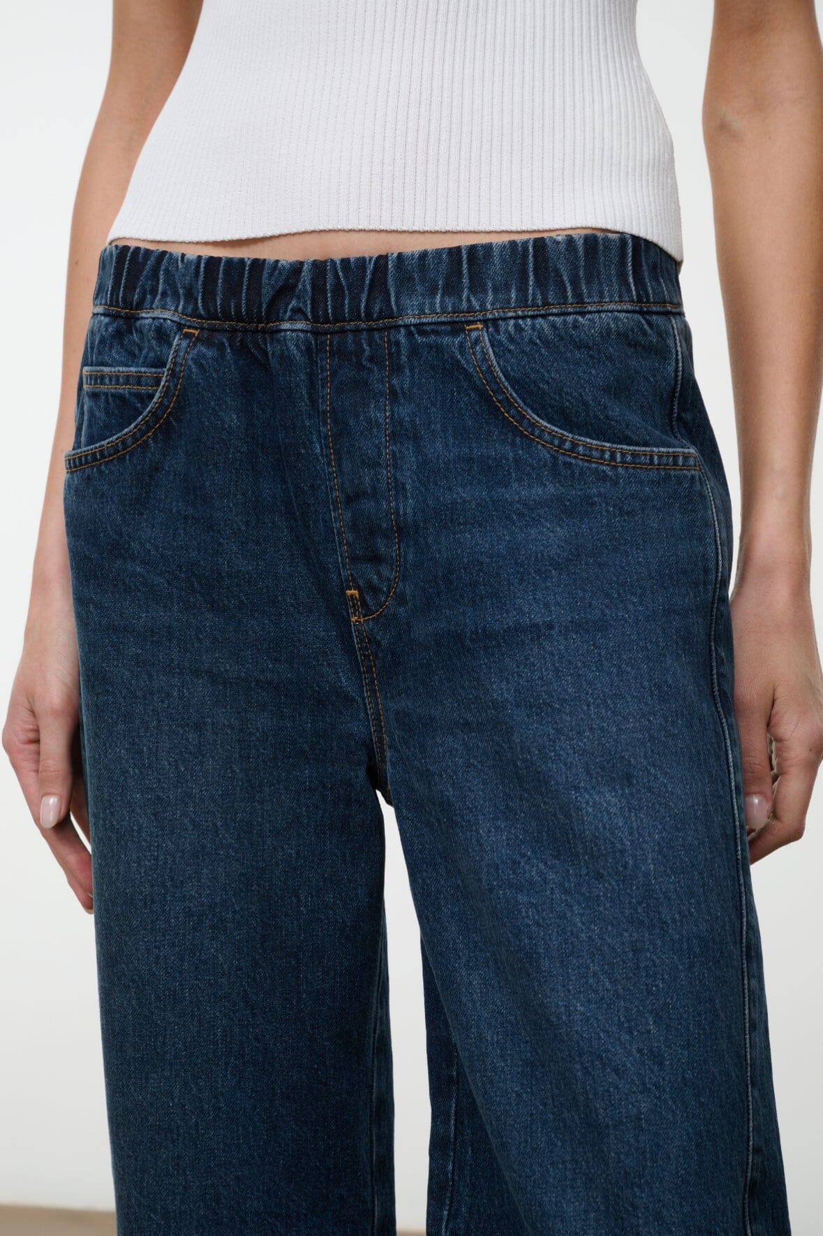 NOAH Heritage jeans dark indigo denim, front pockets and center seam