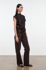 High-rise dark brown jeans with side seams and straight leg