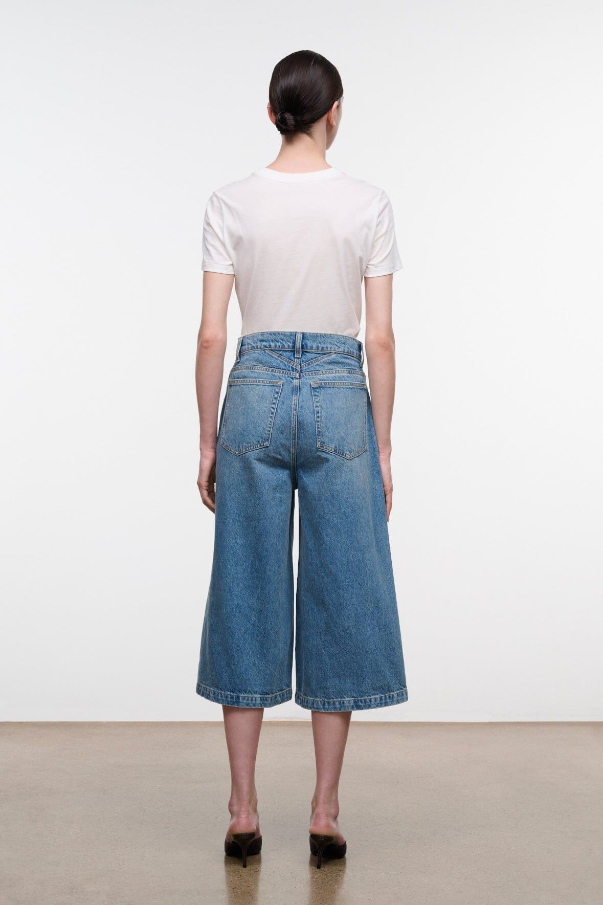 Denim culotte jeans in light blue with wide legs and back yoke seam