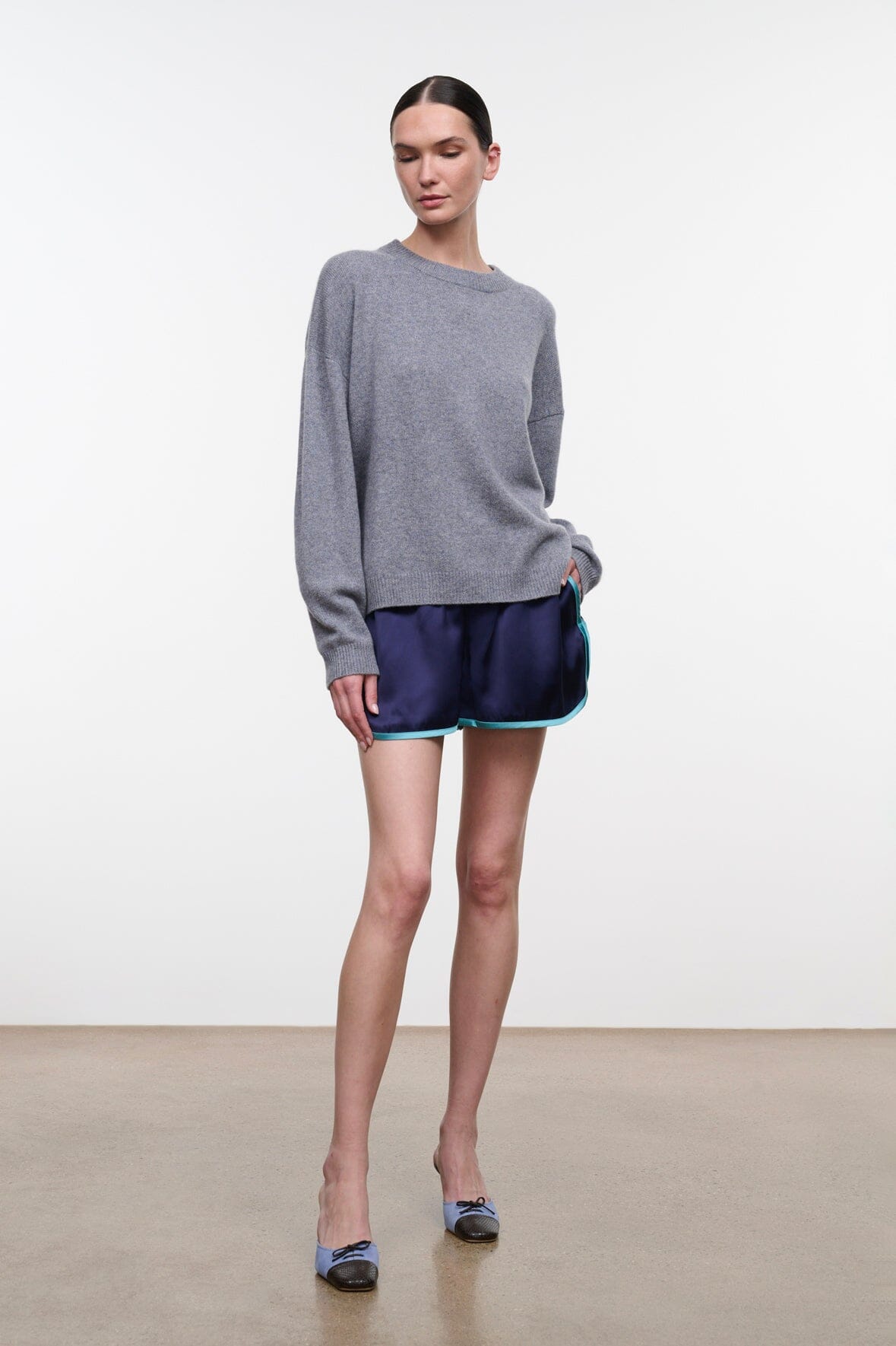 Ash gray cashmere relaxed crewneck sweater, relaxed fit, long sleeves