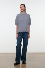 Women's ash cashmere crewneck sweater with short sleeves and relaxed straight hem