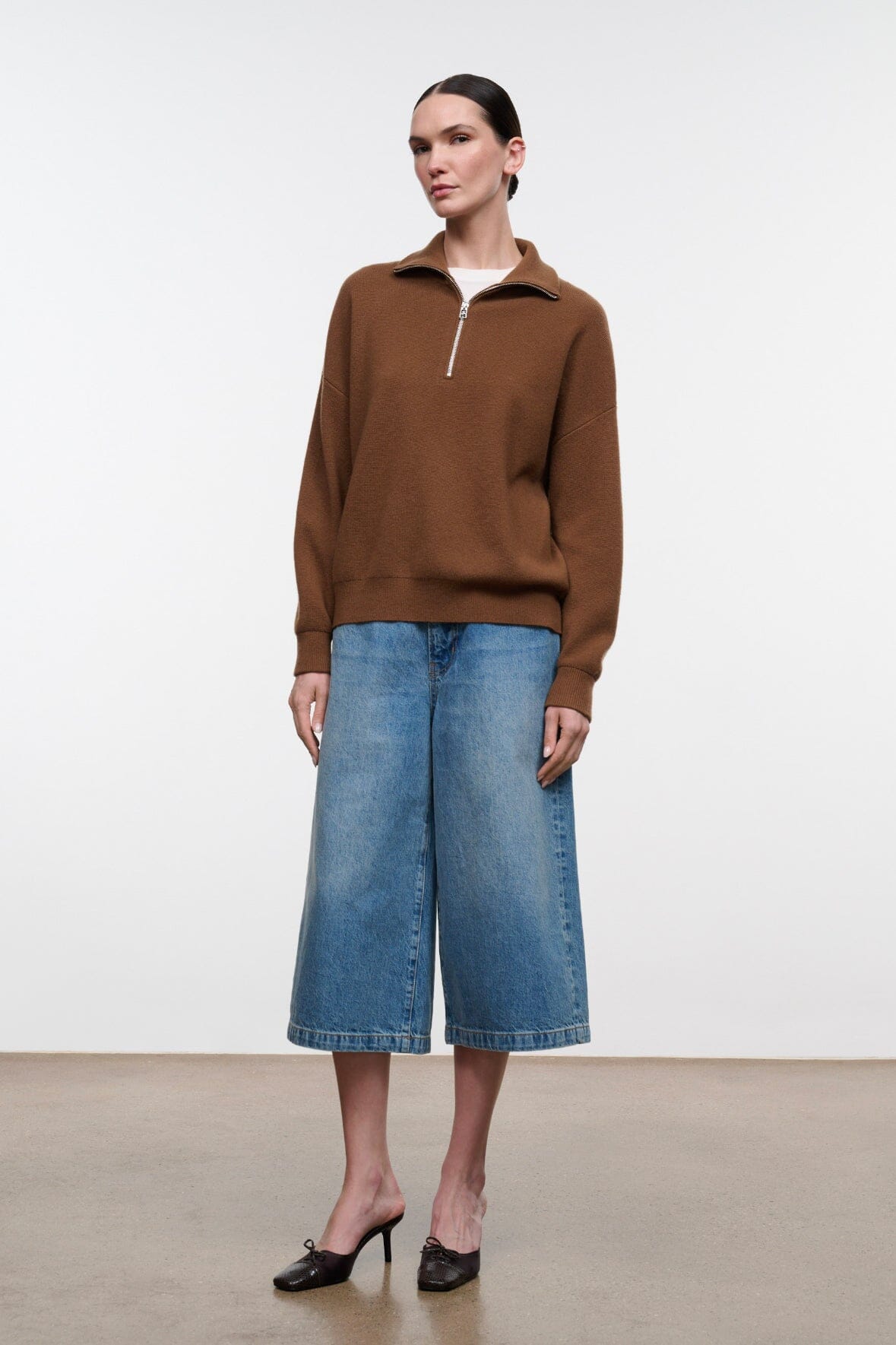 Cashmere sweater in cigar brown with quarter-zip front and stand collar, long sleeves