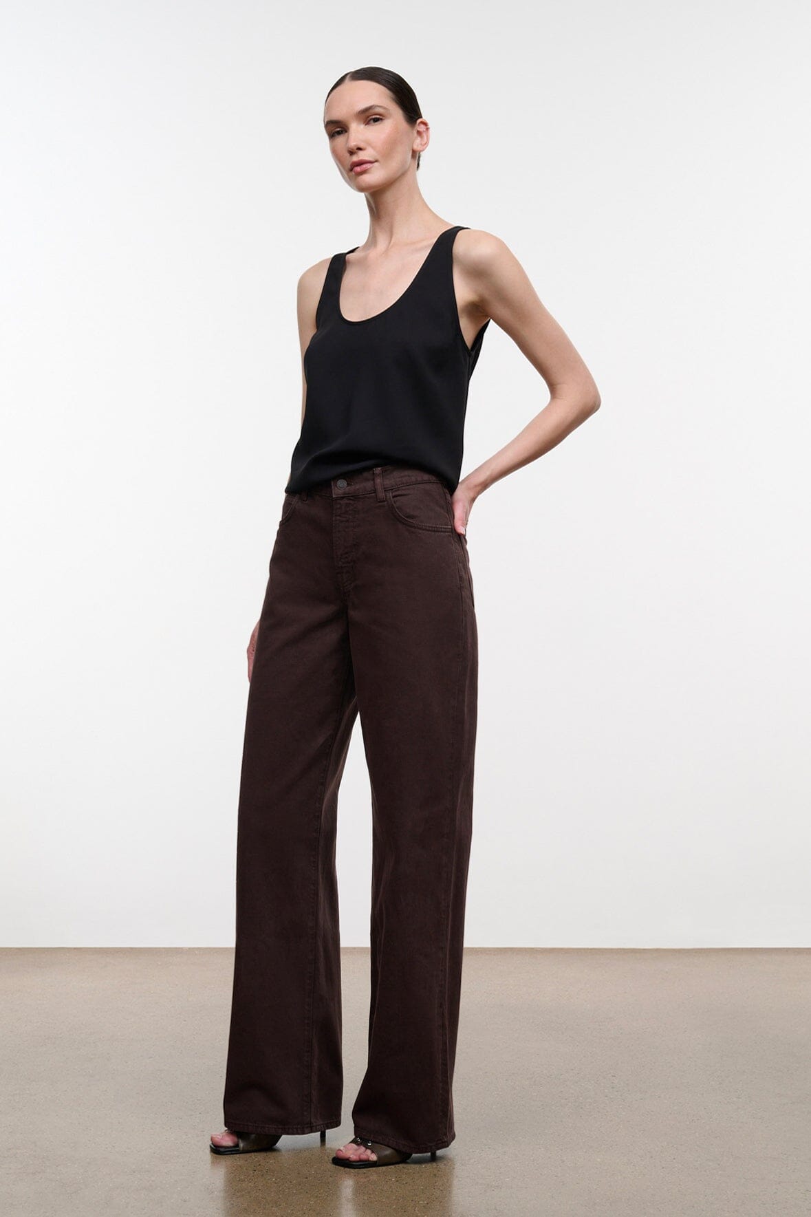 Dark brown wide-leg DEAN jeans with high rise and relaxed straight-to-flare legs