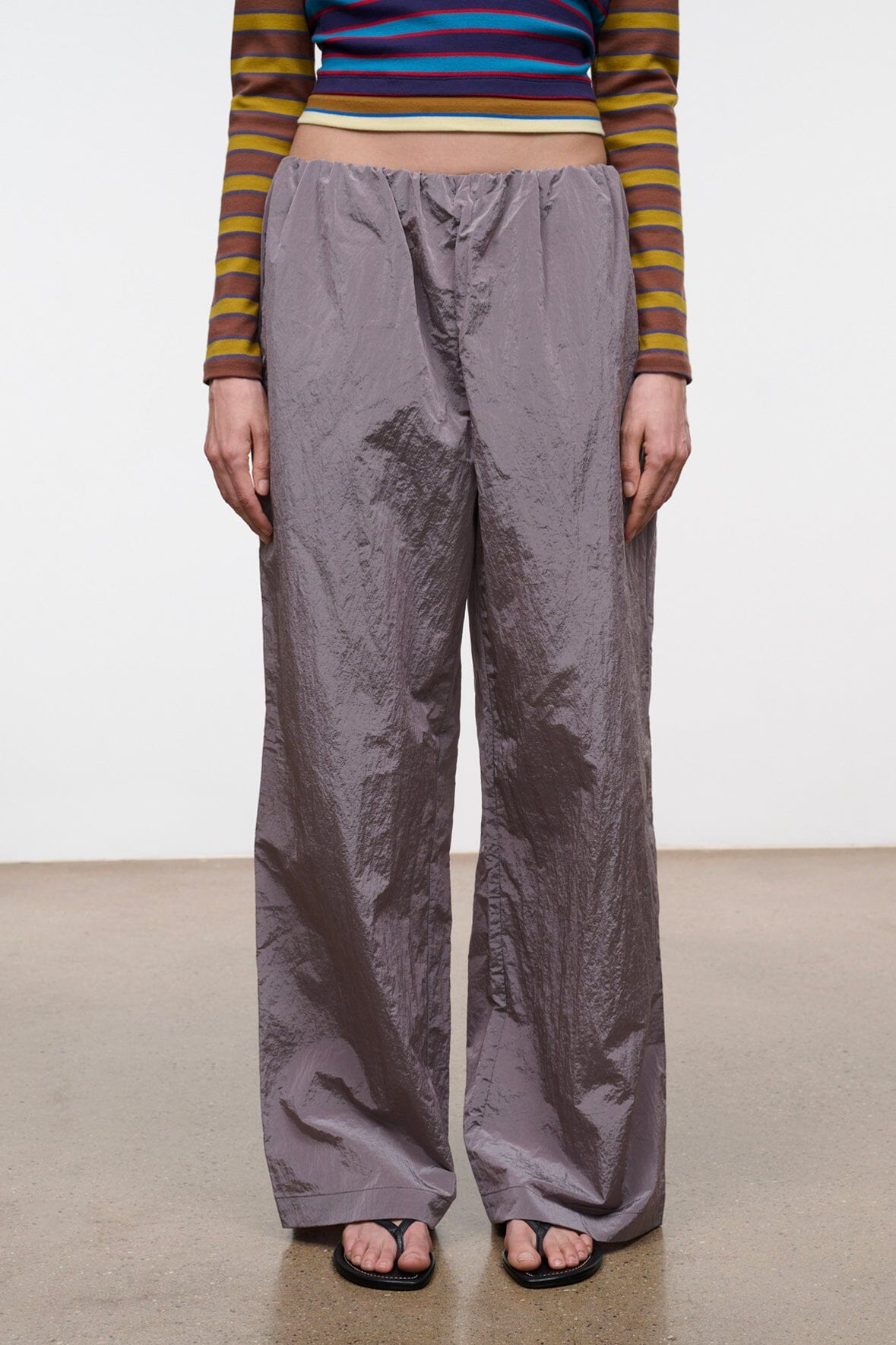 Wide-leg pants with elastic waistband and gathered front creases