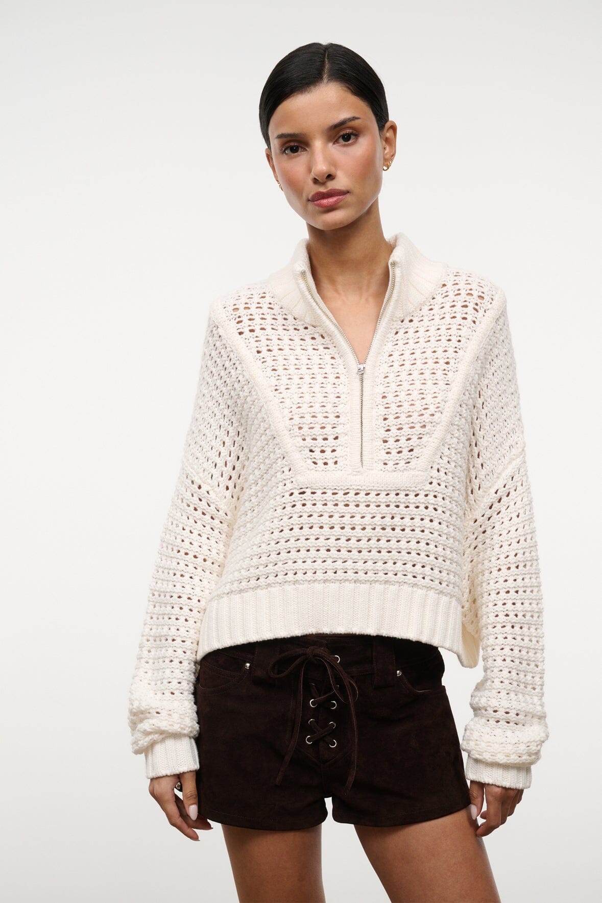 Cropped Hampton sweater in ivory knit, half-zip and ribbed hem with dotted stitching.