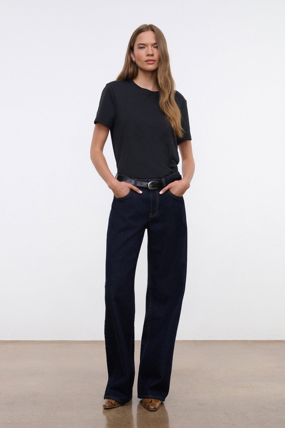 Black crew neck short-sleeve T-shirt with straight hem.