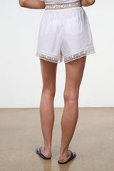 White lace-edged shorts with side pocket and scalloped hem