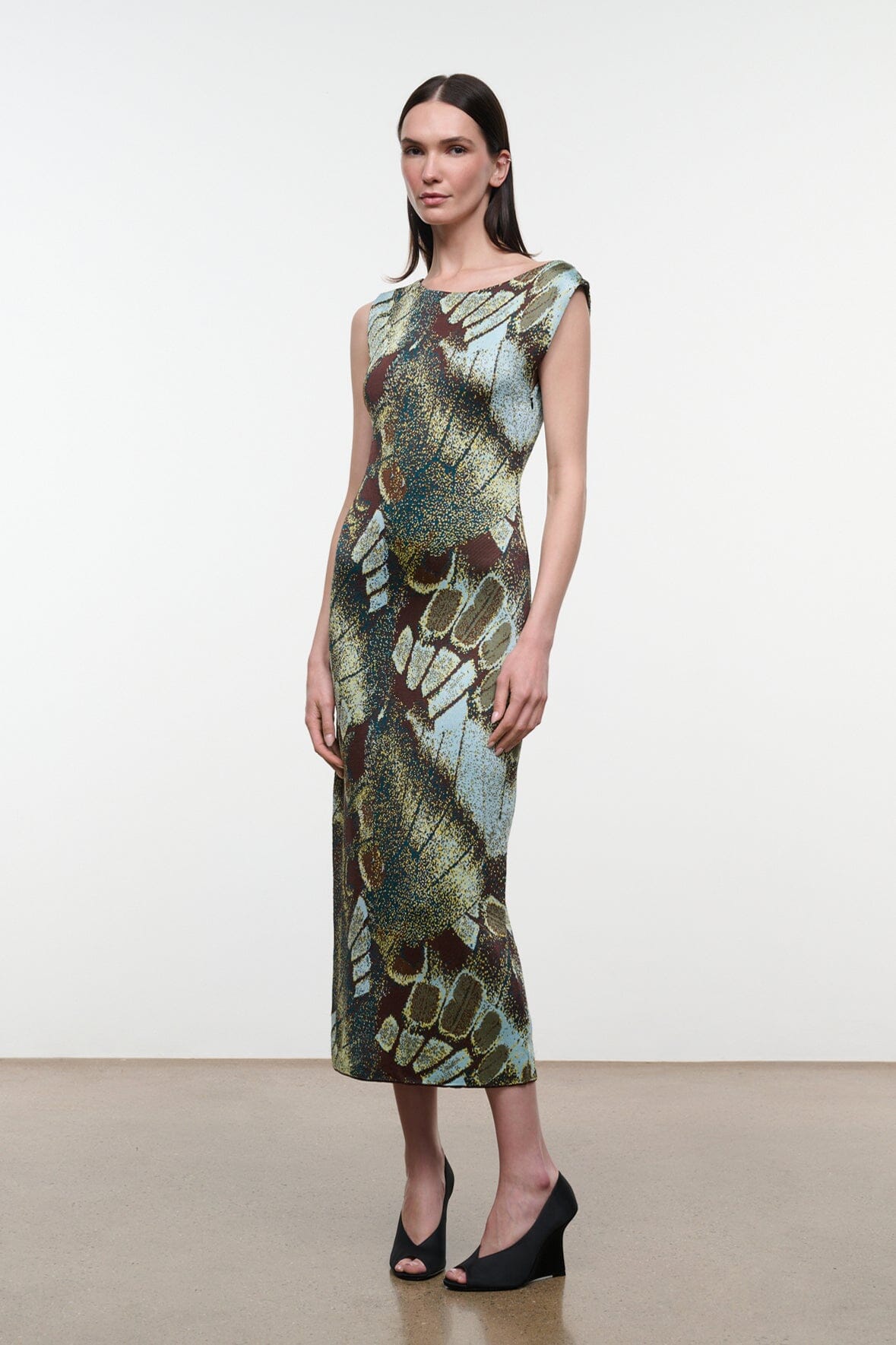 Sleeveless midi sheath dress with boat neckline and green-brown butterfly-moss print