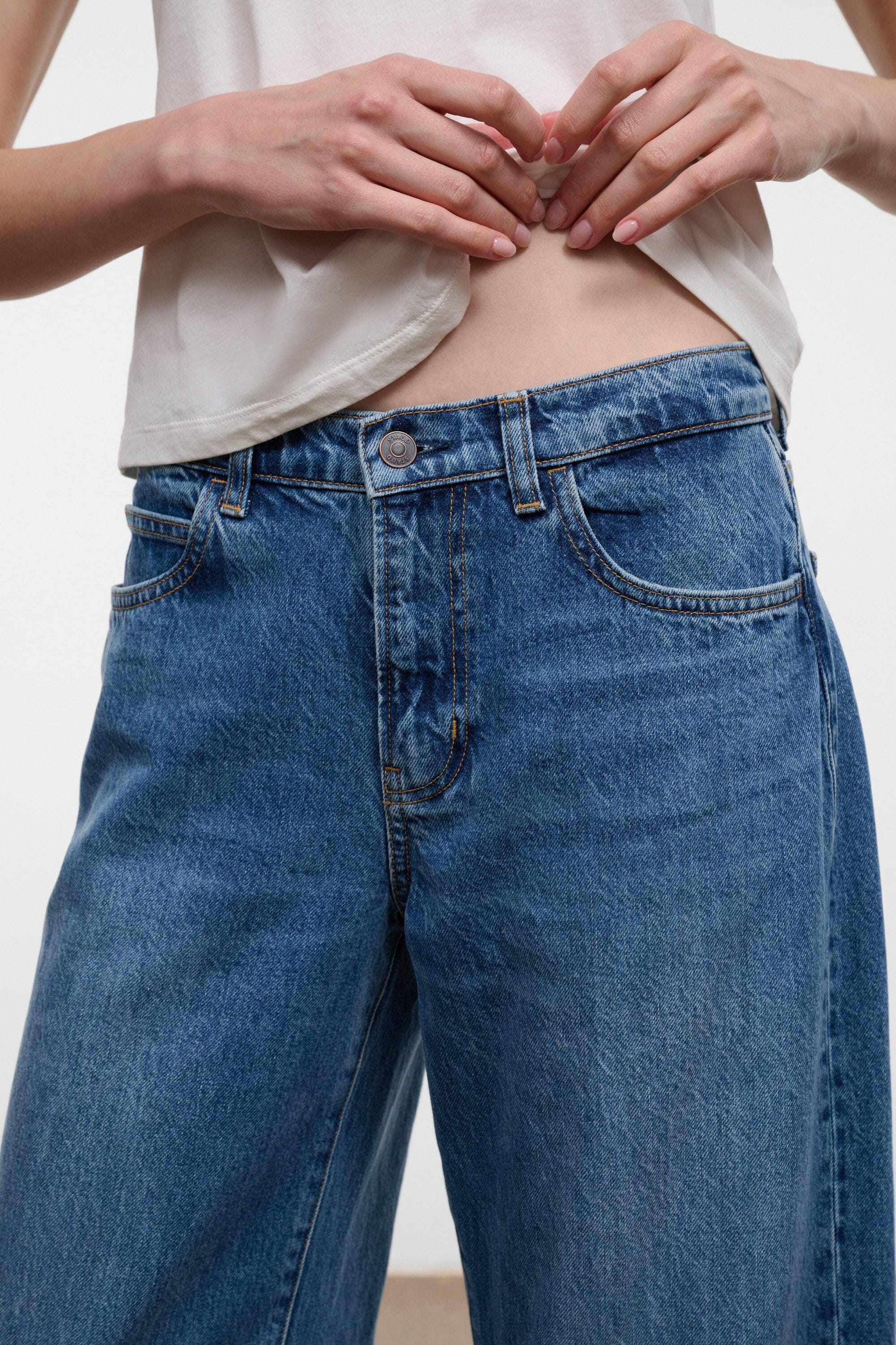 Relaxed-fit vintage wash jeans, button fly and front pocket close-up