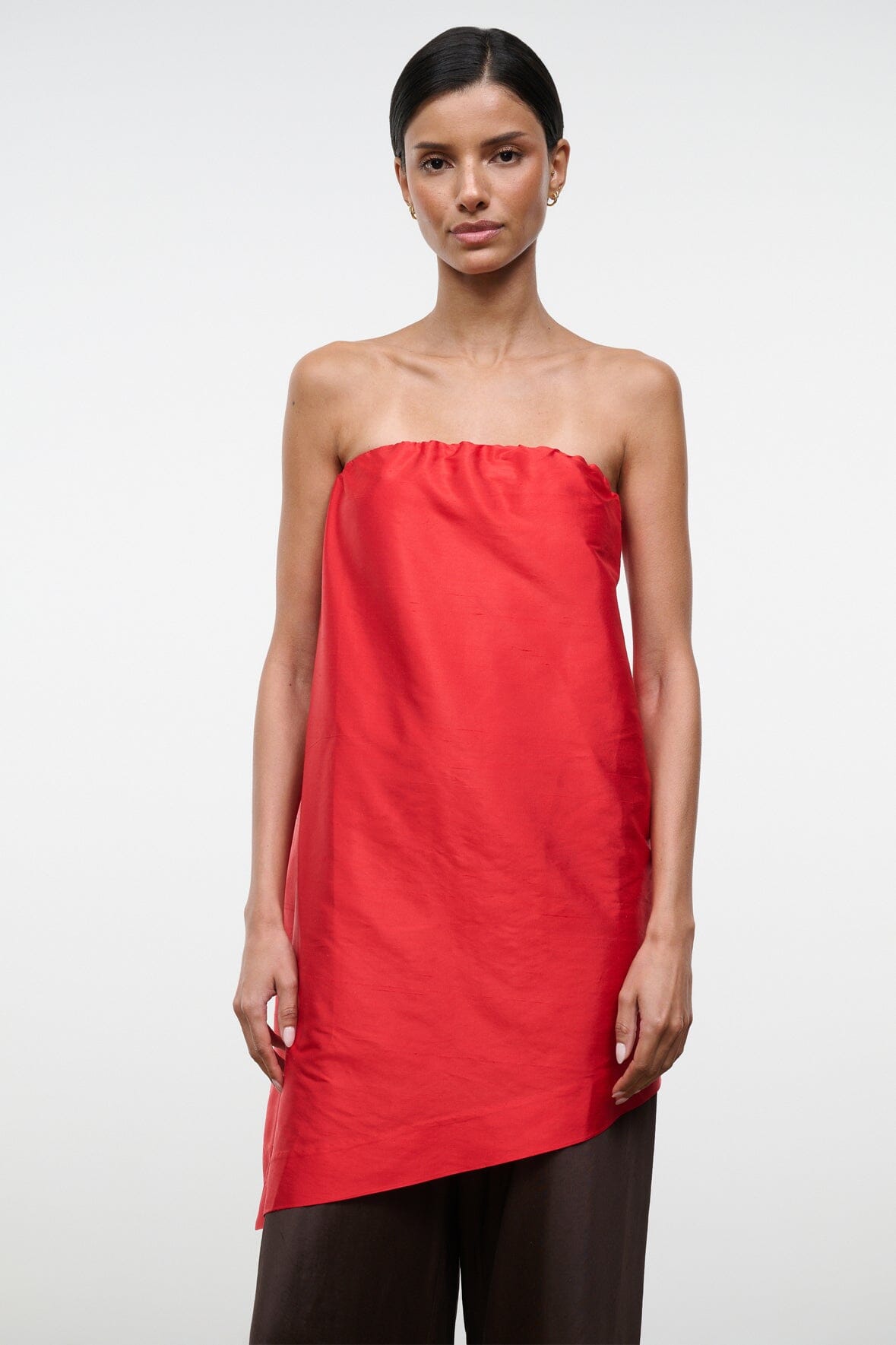 Convertible silk dupioni top close view, strapless red bandeau with smocked neckline