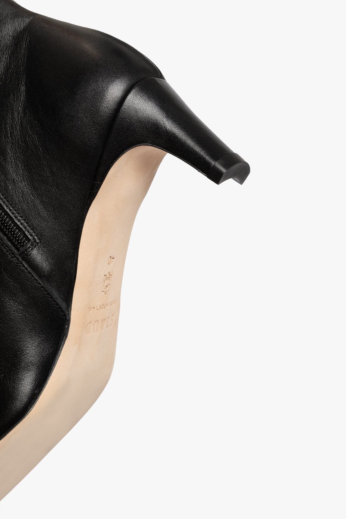 WALLY black ankle boot with pointed toe and low block heel