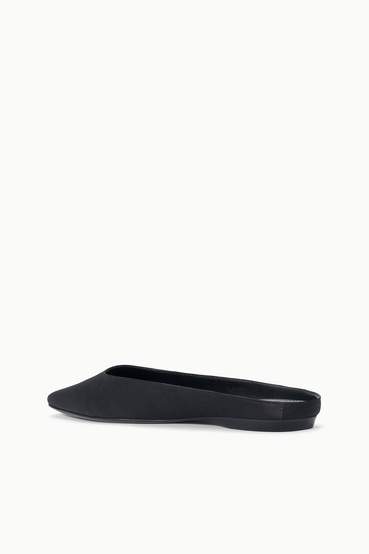 Black flat mule shoe with pointed toe and low, flexible sole