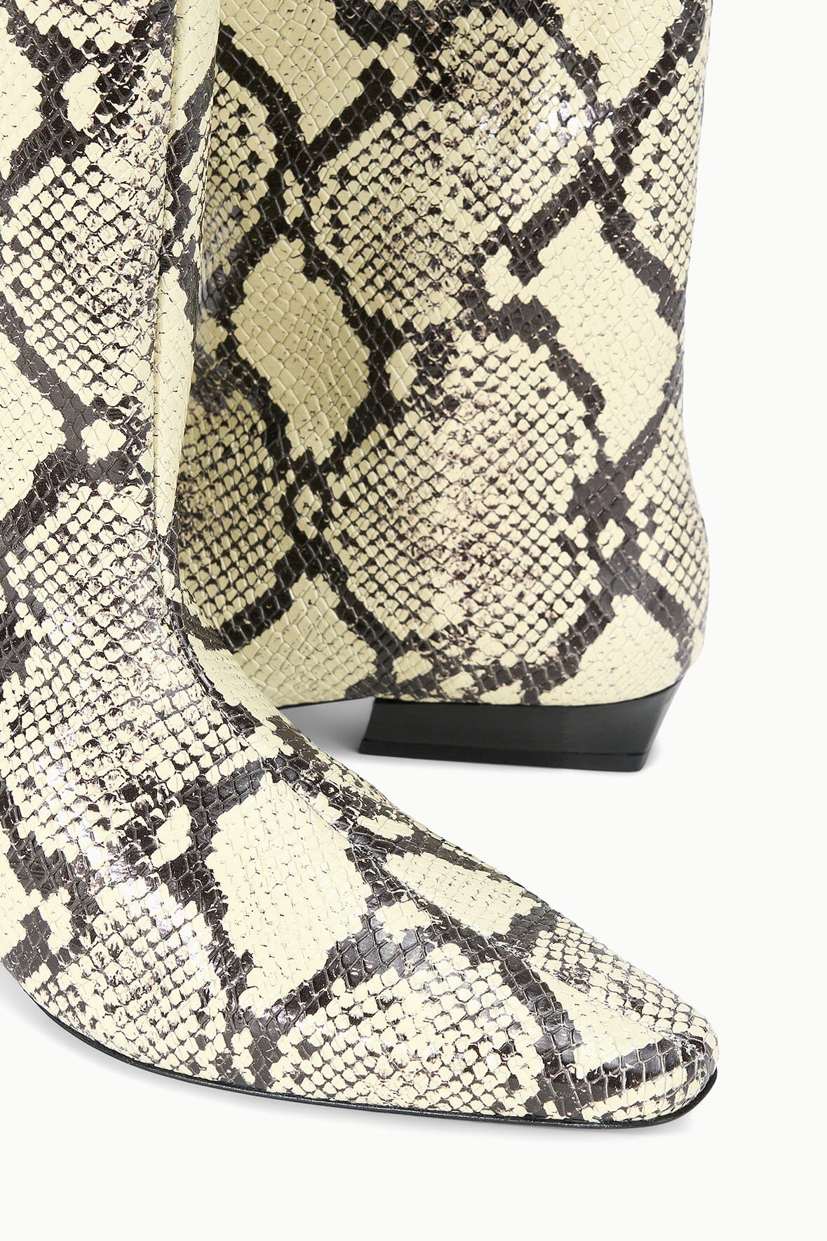 Snake-print flat ankle boot with pointed toe and pull-on side opening
