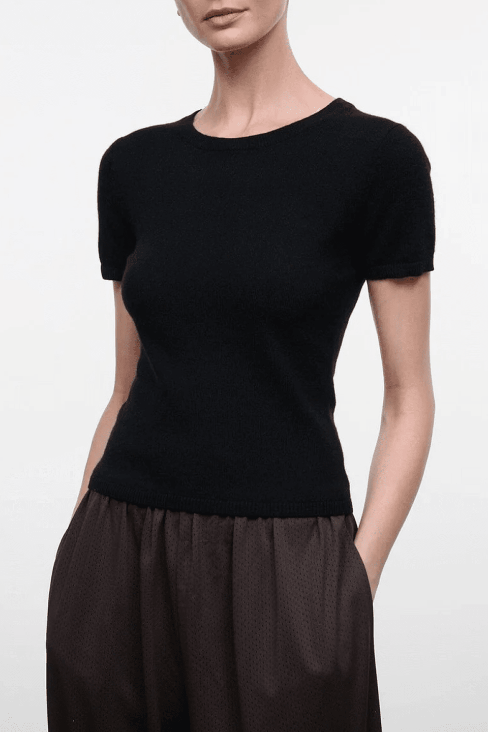 Cashmere crewneck tee in black with short sleeves, fitted knit top